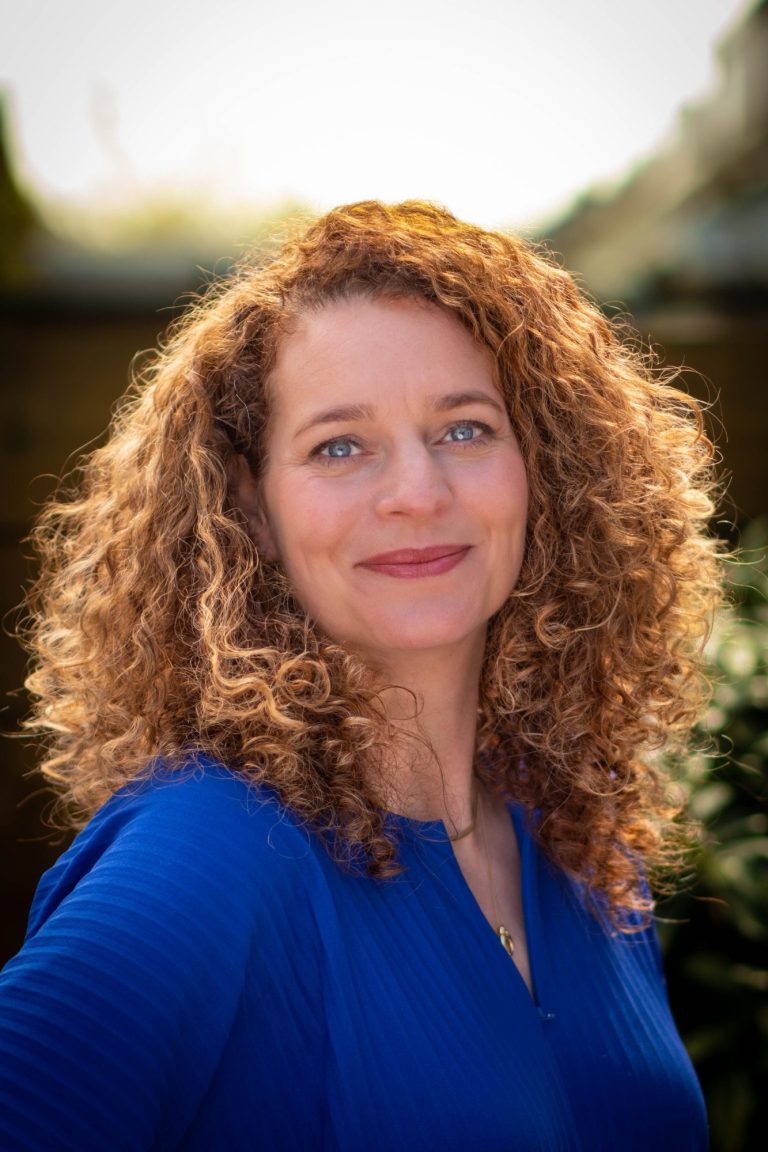 Portret van vrouw buiten portretfotografie Justin van der Starre