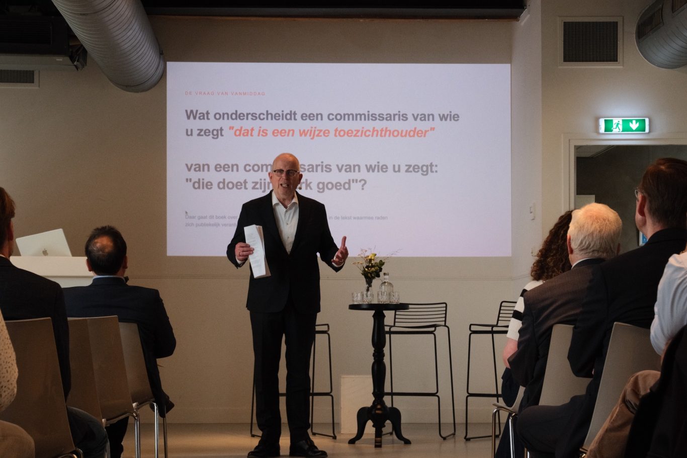 Presentatie met scherm op zakelijk evenement, evenementenfotografie